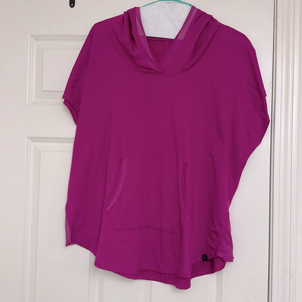 Livi Active Short Sleeve Hoodie Fuscia Mesh Detail Side Slits Kangaroo Pocket 22